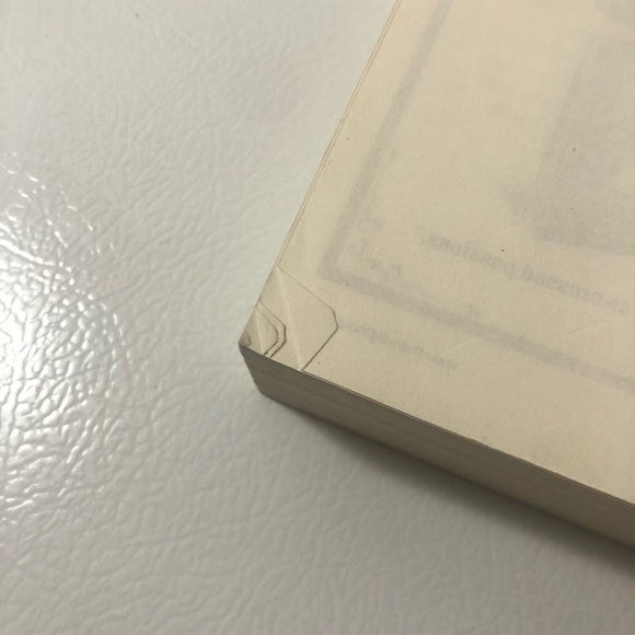 Lot of 3 Stephanie Meyer Paperback Books The Host 2013, Twilight & New Moon PB - Picture 10 of 15